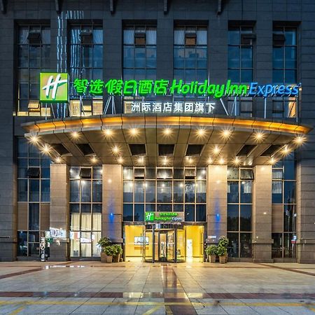 Holiday Inn Express Chongqing Guanyinqiao By Ihg Exterior photo