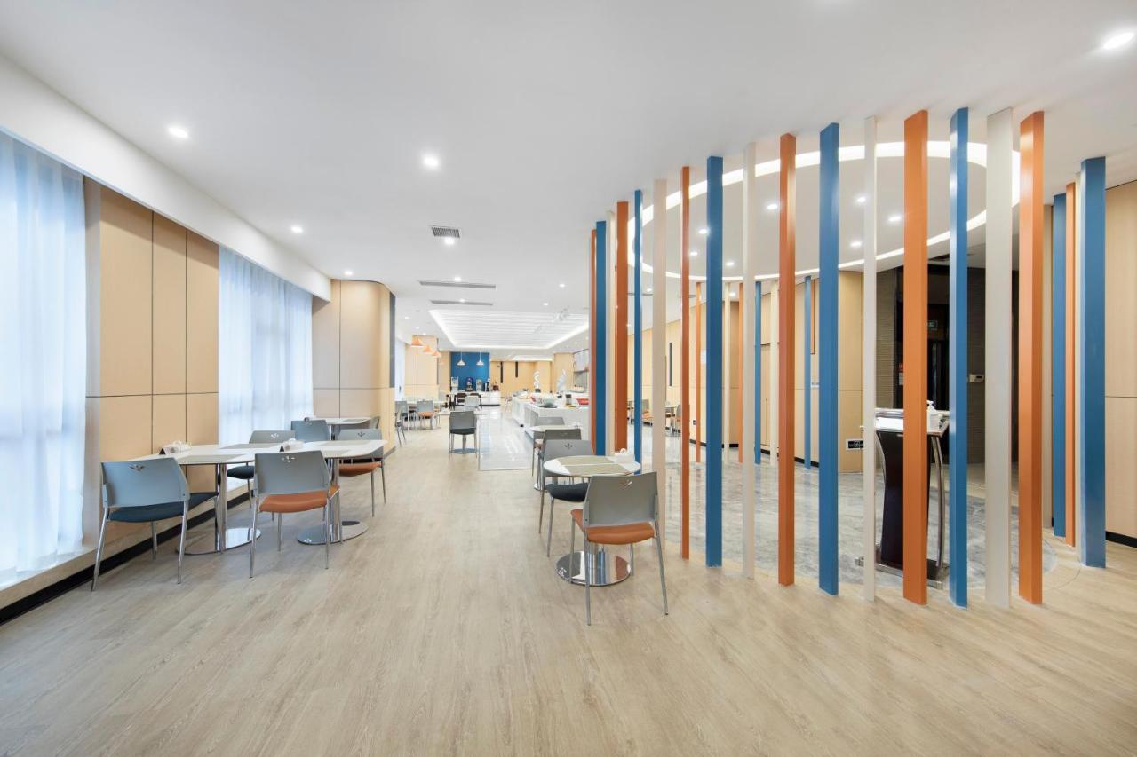 Holiday Inn Express Chongqing Guanyinqiao By Ihg Exterior photo