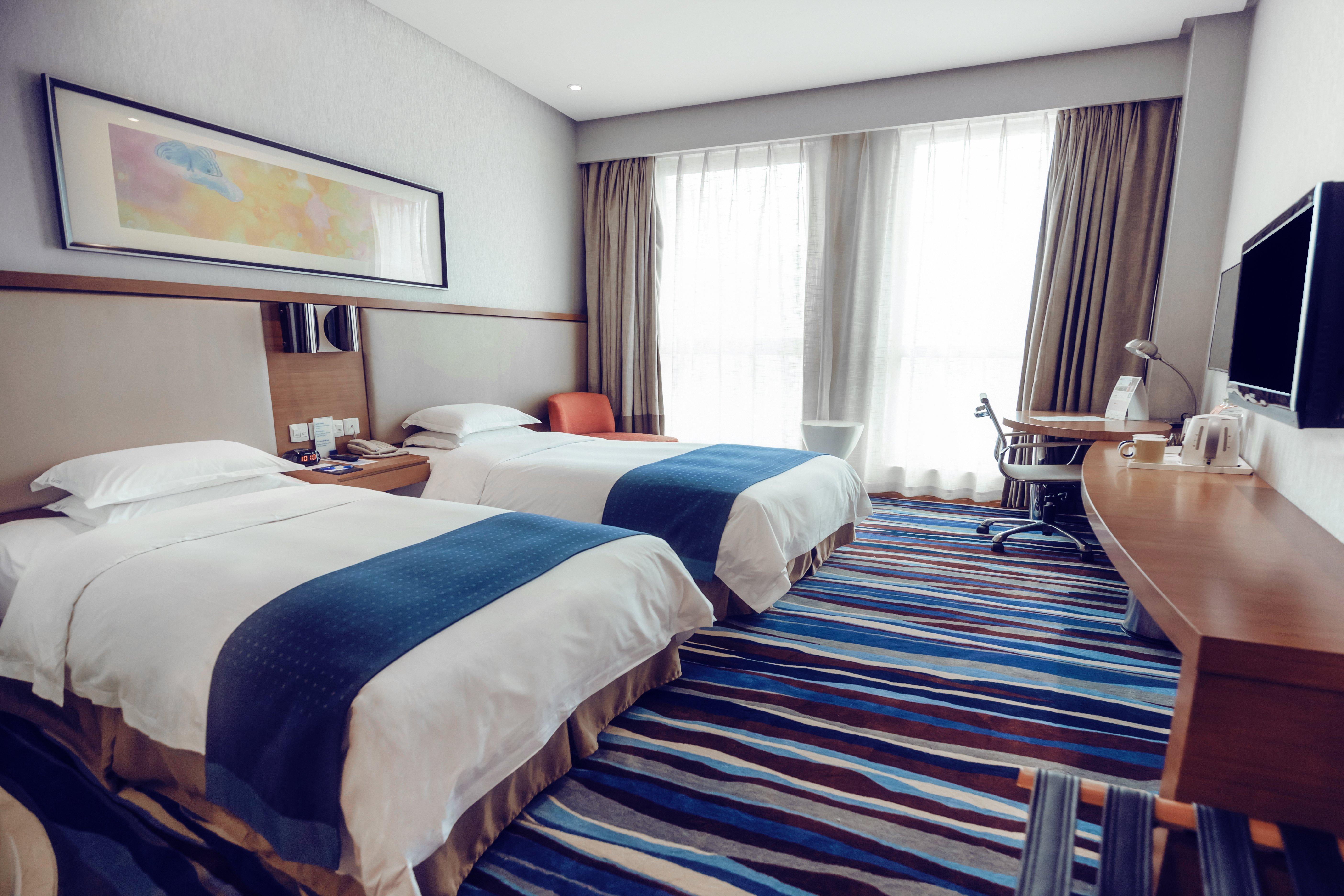 Holiday Inn Express Chongqing Guanyinqiao By Ihg Exterior photo