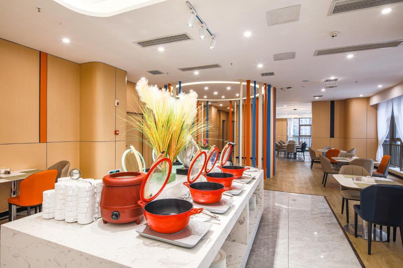 Holiday Inn Express Chongqing Guanyinqiao By Ihg Exterior photo