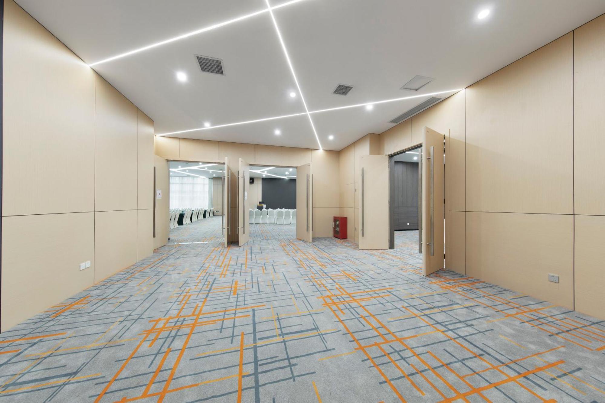 Holiday Inn Express Chongqing Guanyinqiao By Ihg Exterior photo