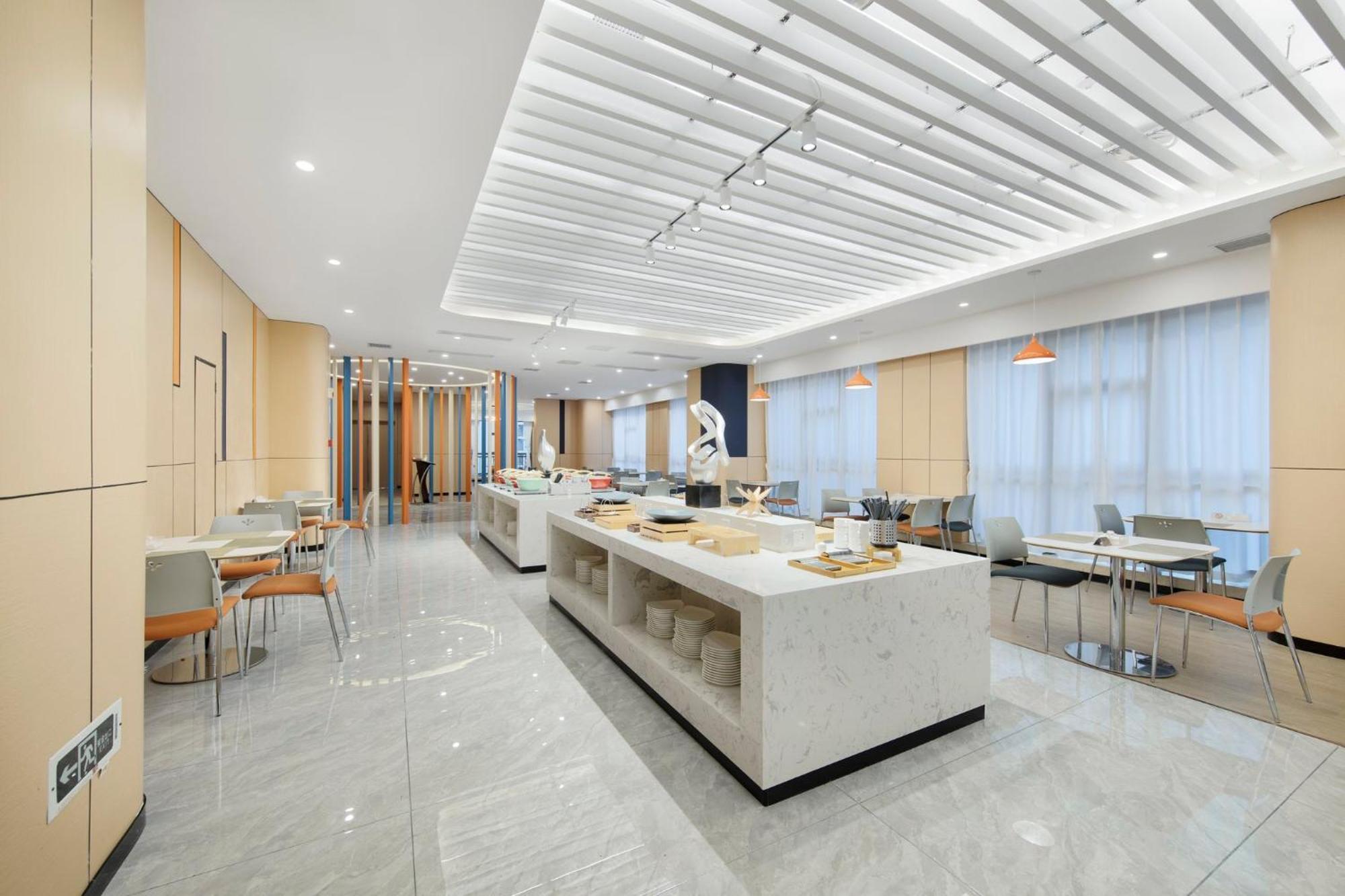 Holiday Inn Express Chongqing Guanyinqiao By Ihg Exterior photo