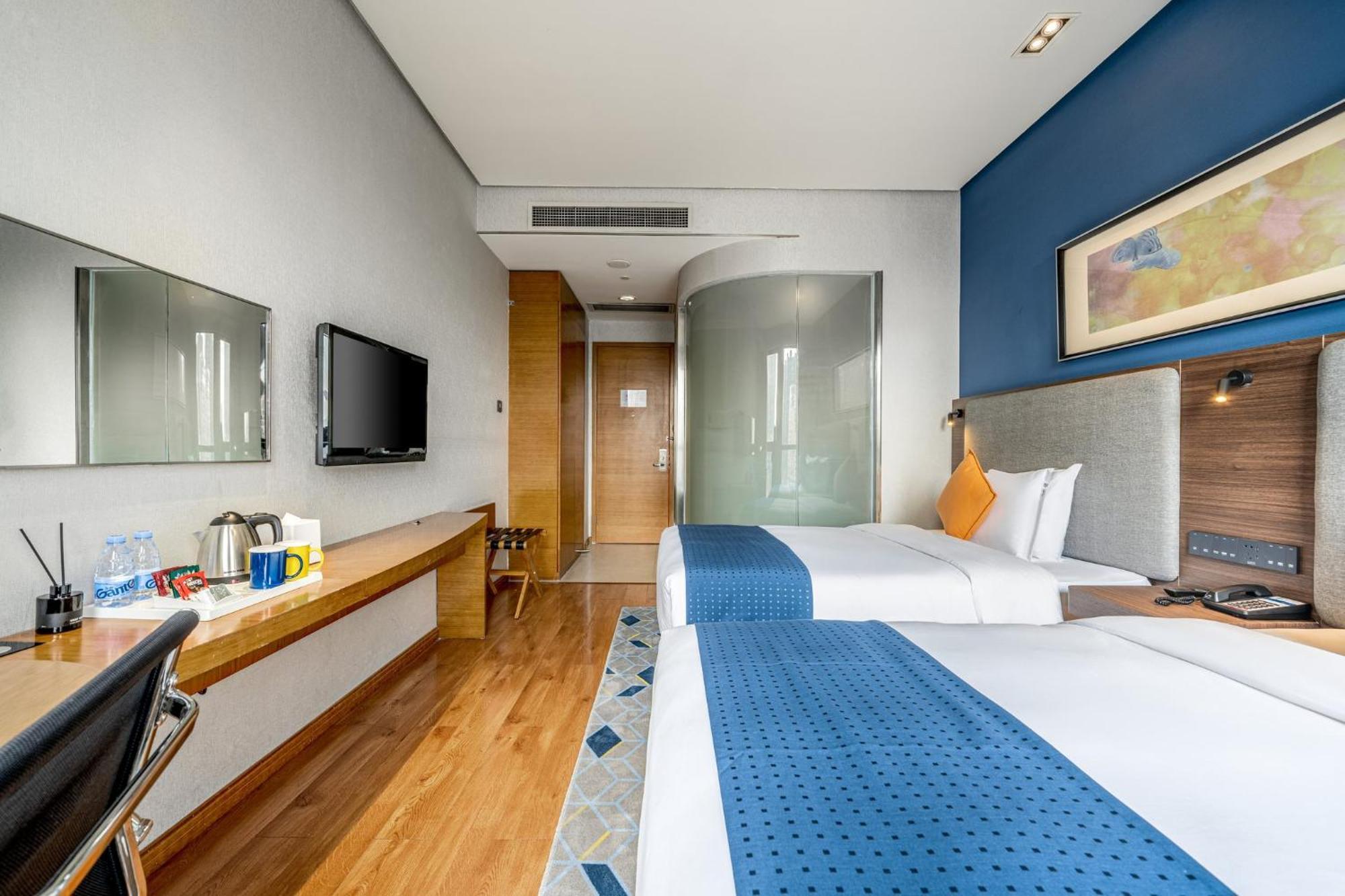 Holiday Inn Express Chongqing Guanyinqiao By Ihg Exterior photo