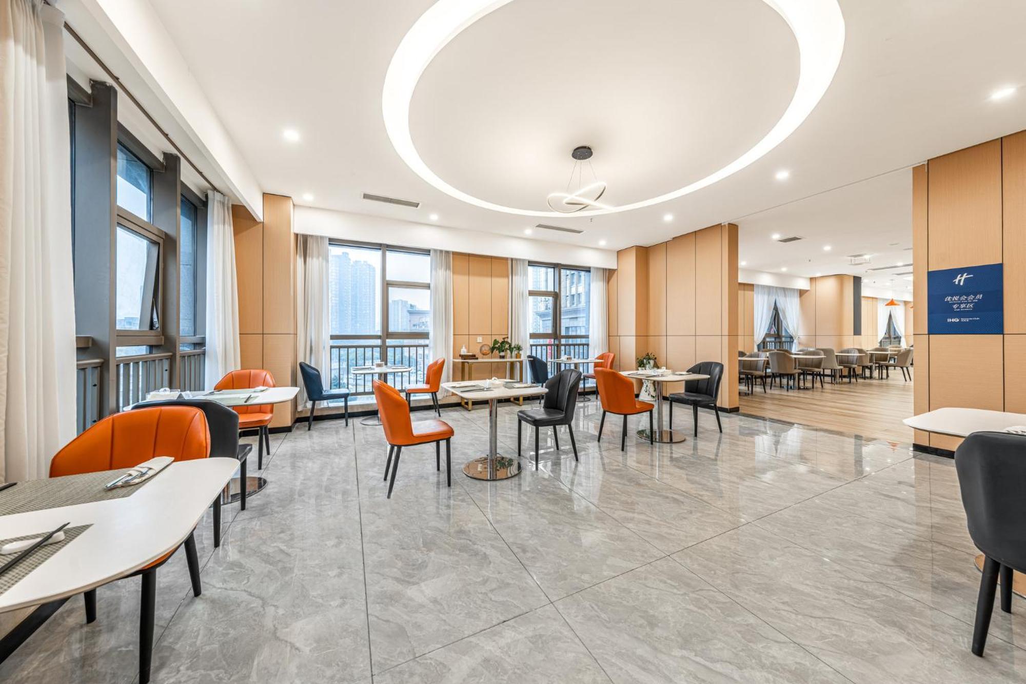 Holiday Inn Express Chongqing Guanyinqiao By Ihg Exterior photo