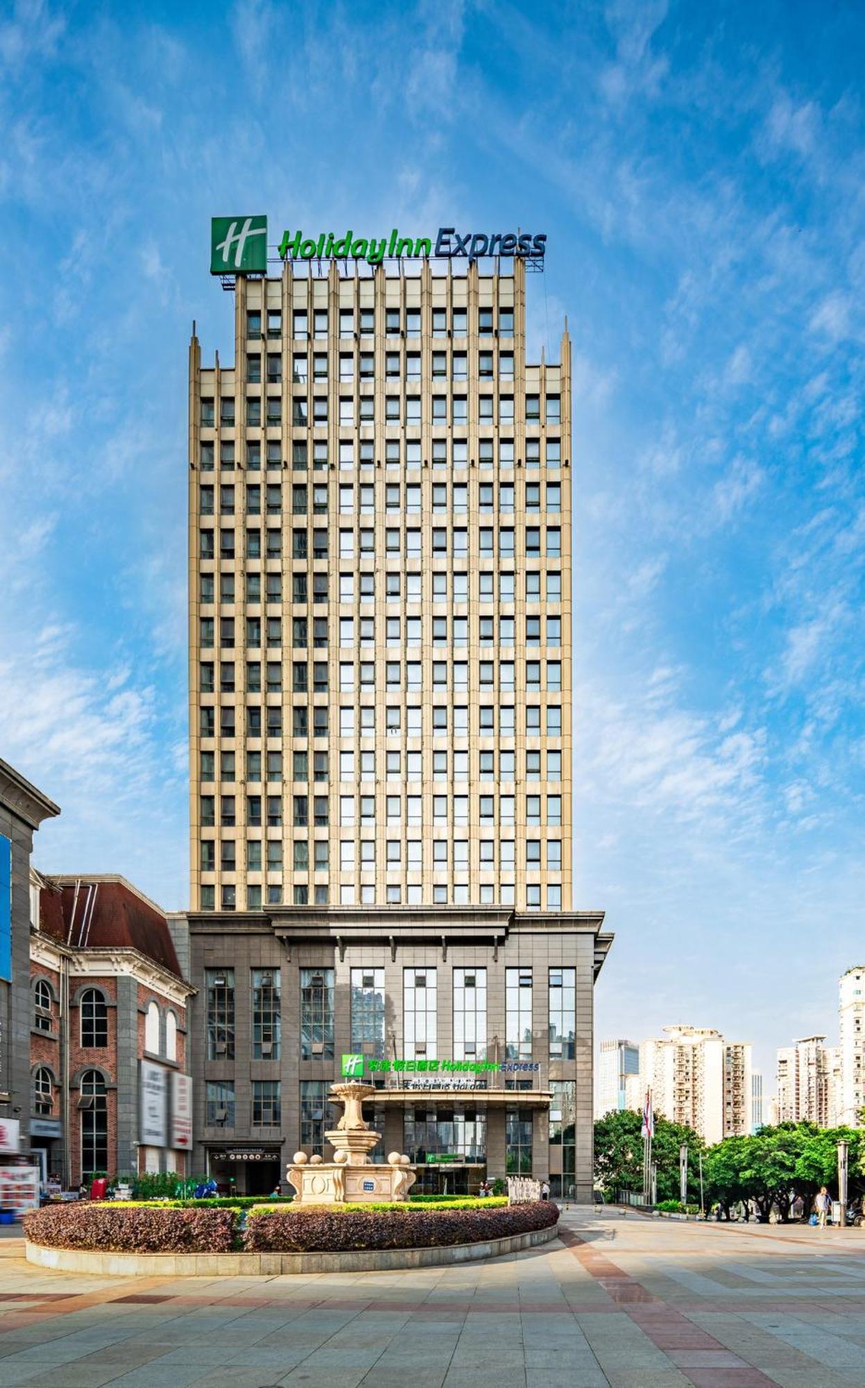 Holiday Inn Express Chongqing Guanyinqiao By Ihg Exterior photo