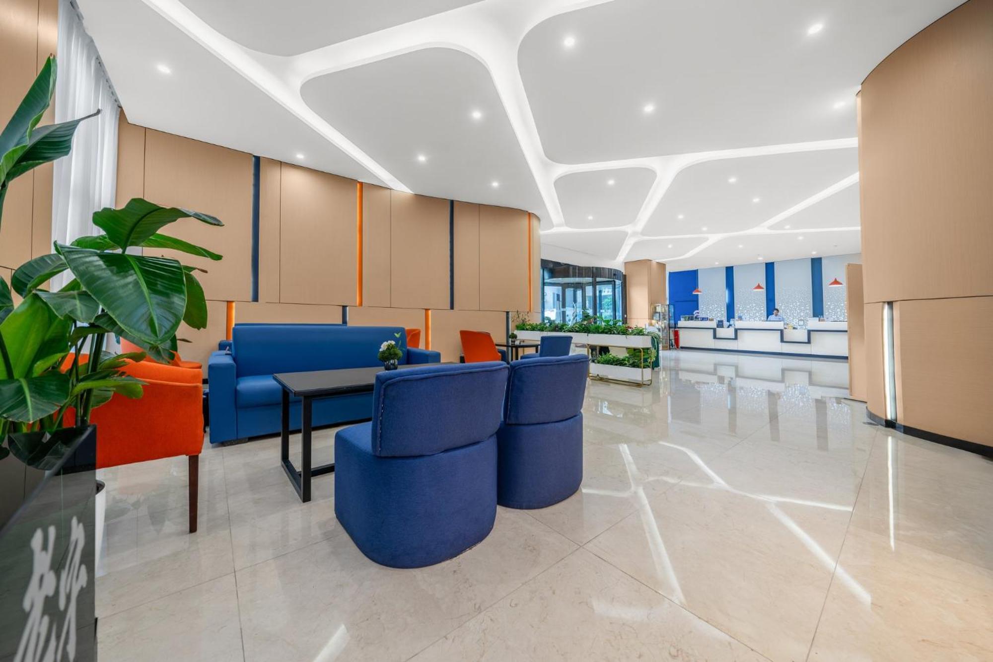 Holiday Inn Express Chongqing Guanyinqiao By Ihg Exterior photo