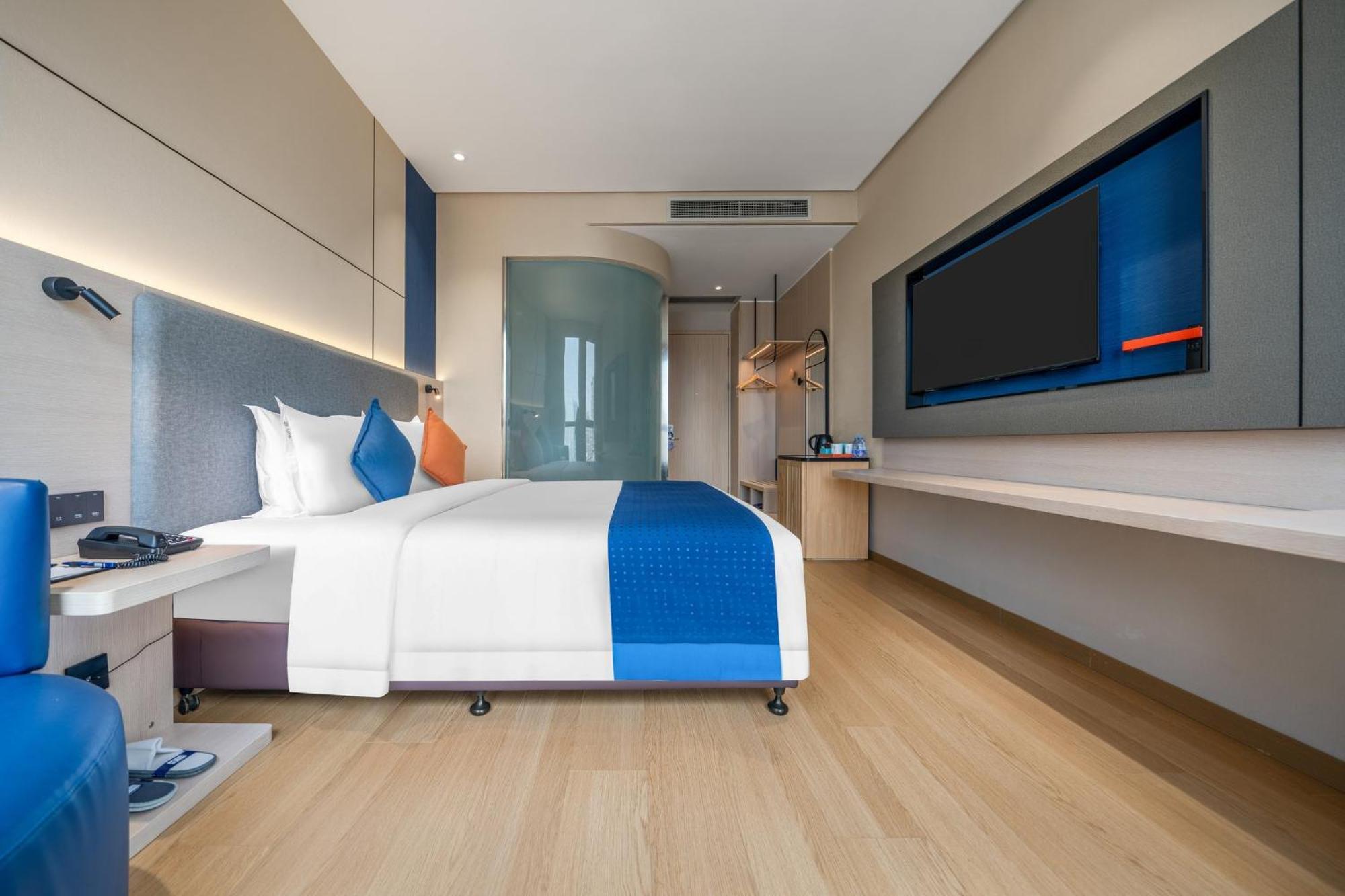 Holiday Inn Express Chongqing Guanyinqiao By Ihg Exterior photo